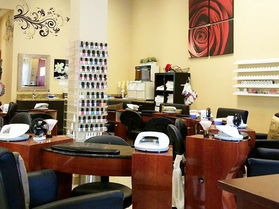 Dainty Nails & Spa photo