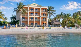 Hutchinson Island Plaza Hotel & Suites