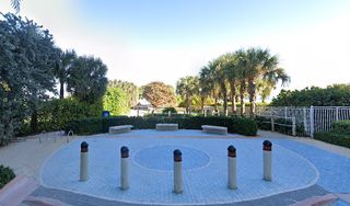 Beach Access at 95th St