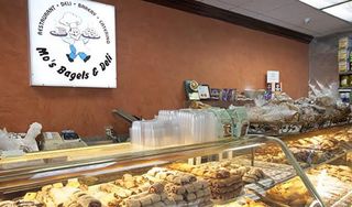 Mo's Bagels & Deli