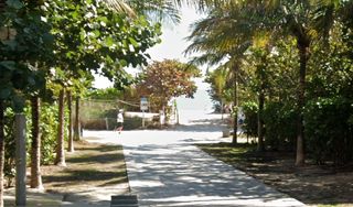 Beach Access at 90th St