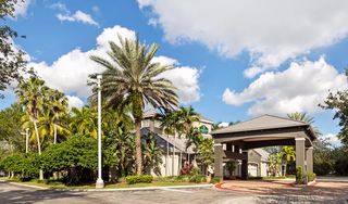 La Quinta Inn & Suites by Wyndham Ft Lauderdale Plantation
