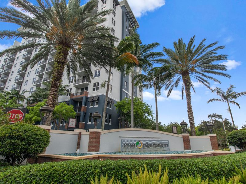 One Plantation Apartments photo