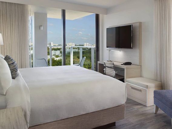 Courtyard Miami Coconut Grove photo