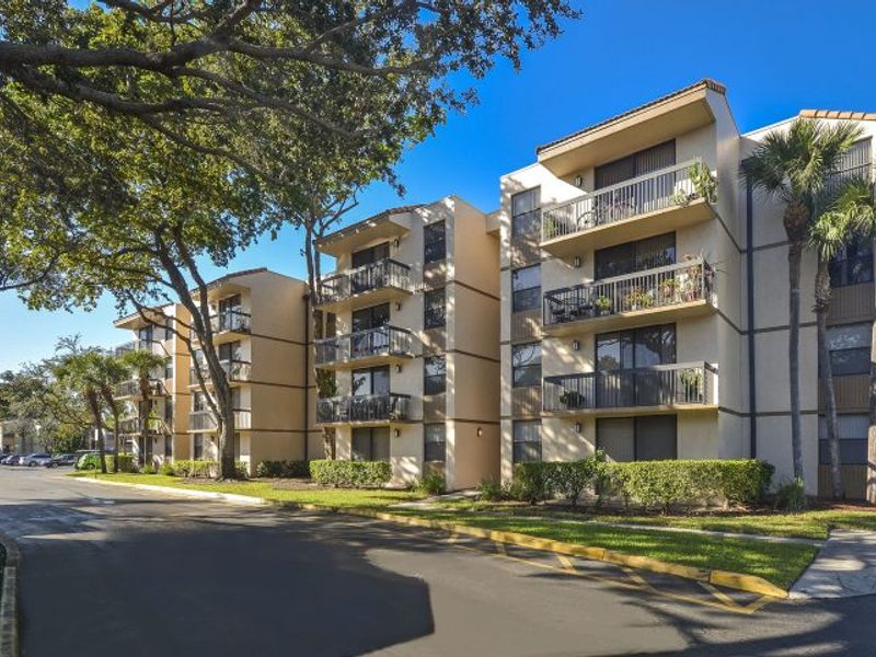 Jacaranda Village Apartments photo