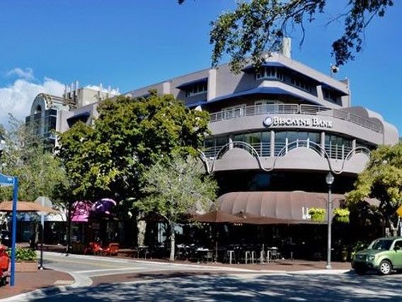 Commodore Plaza photo