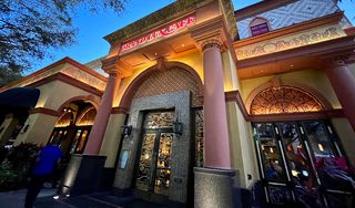 Grand Lux Cafe
