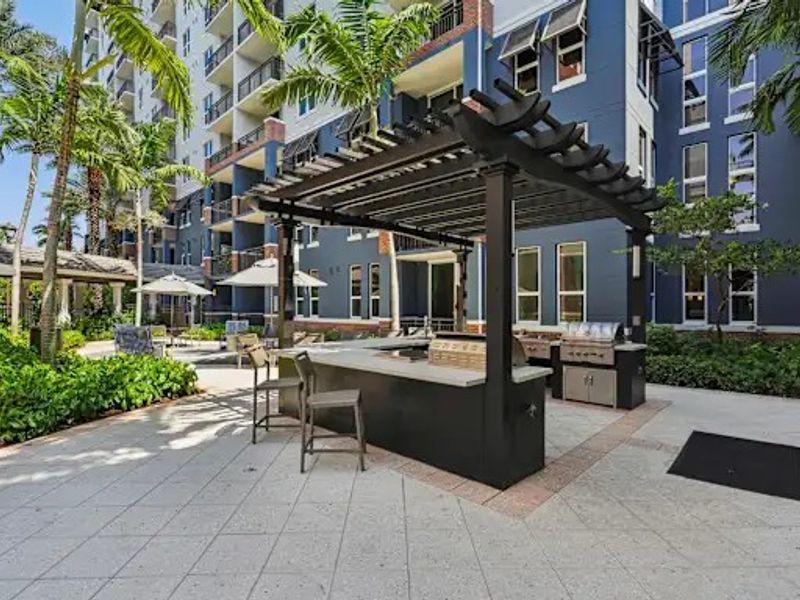 One Plantation Apartments photo