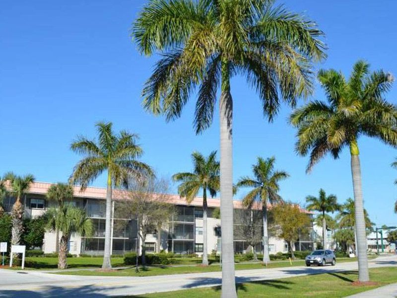 Indian River Place Condominiums photo