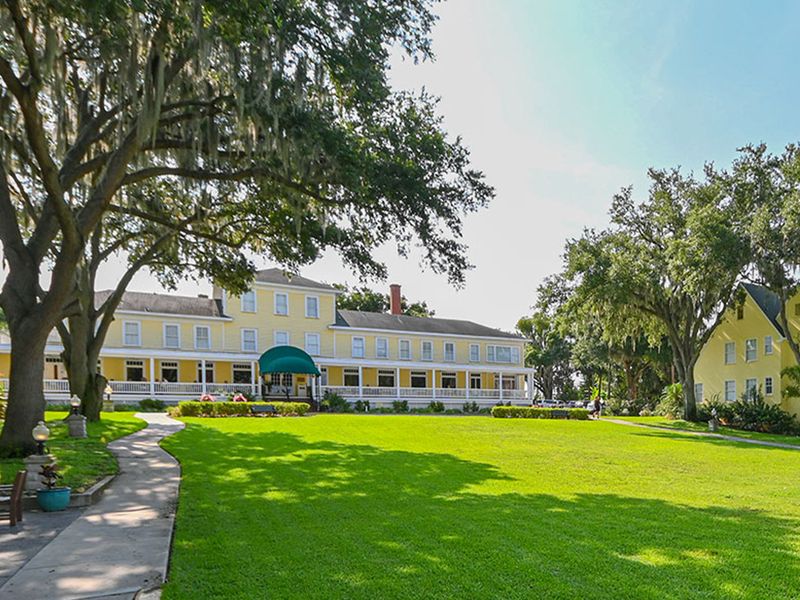 Lakeside inn photo
