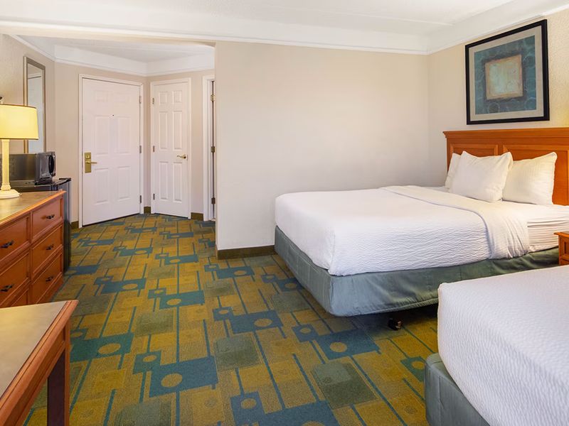 La Quinta Inn & Suites by Wyndham Ft Lauderdale Plantation photo