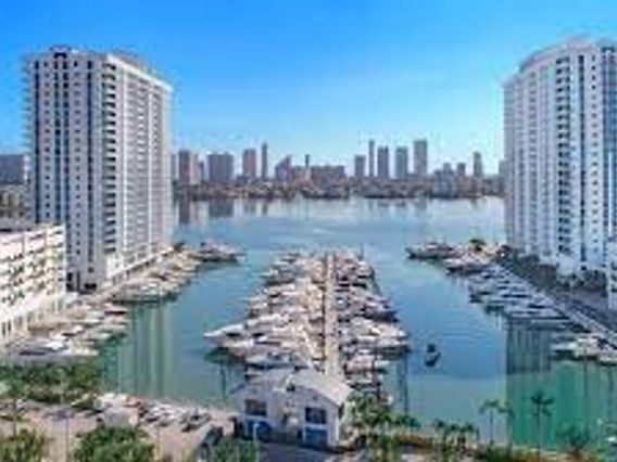 Marina Palms Yacht Club & Residences photo