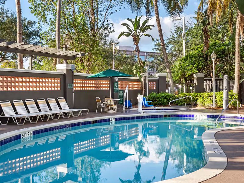 La Quinta Inn & Suites by Wyndham Ft Lauderdale Plantation photo