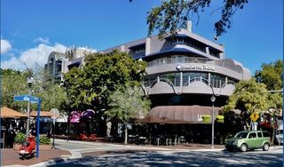 Commodore Plaza
