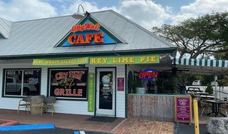 City Hall Cafe & Wine bar