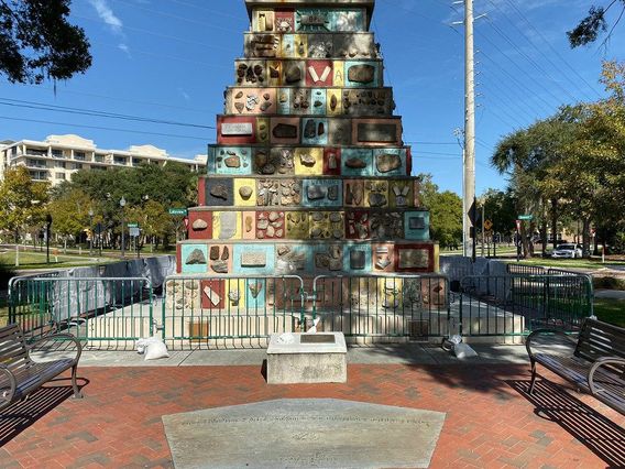 Monument of States at Lakefront Park photo
