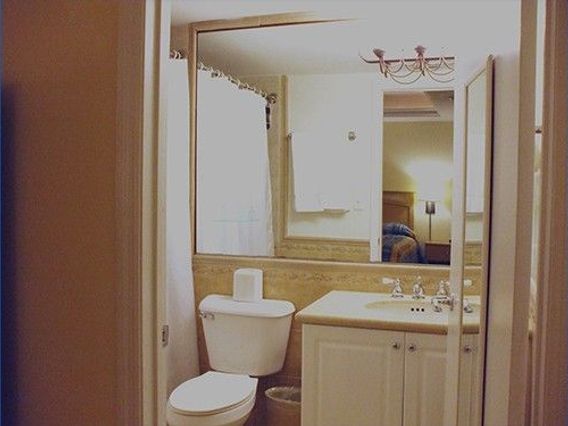 Commodore Inn the Grove photo