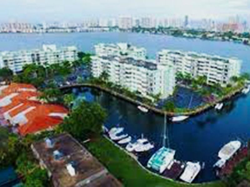 Reef Club Condominiums photo