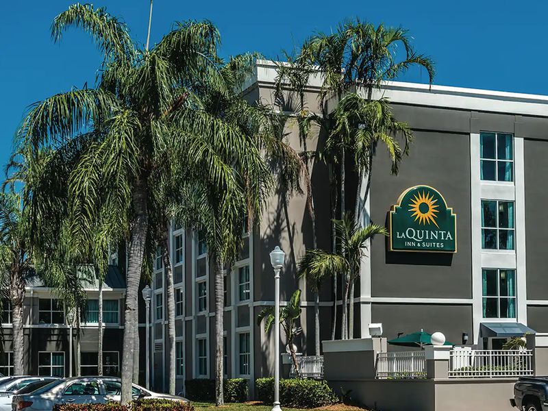 La Quinta Inn & Suites by Wyndham Plantation at SW 6th St photo