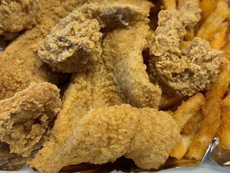 Virginia's Seafood & Wings photo