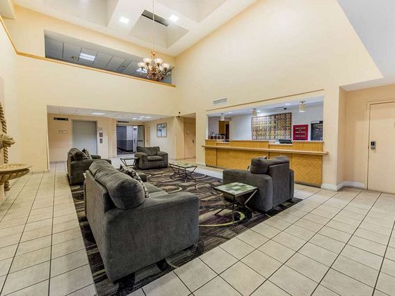 La Quinta Inn & Suites by Wyndham Ft Lauderdale Cypress Cr photo