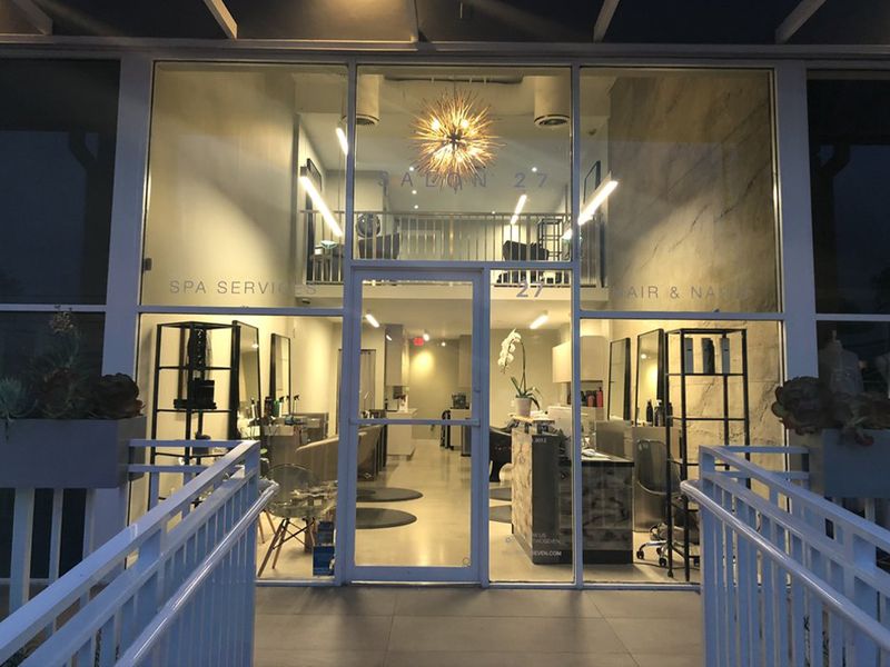Salon 27 photo