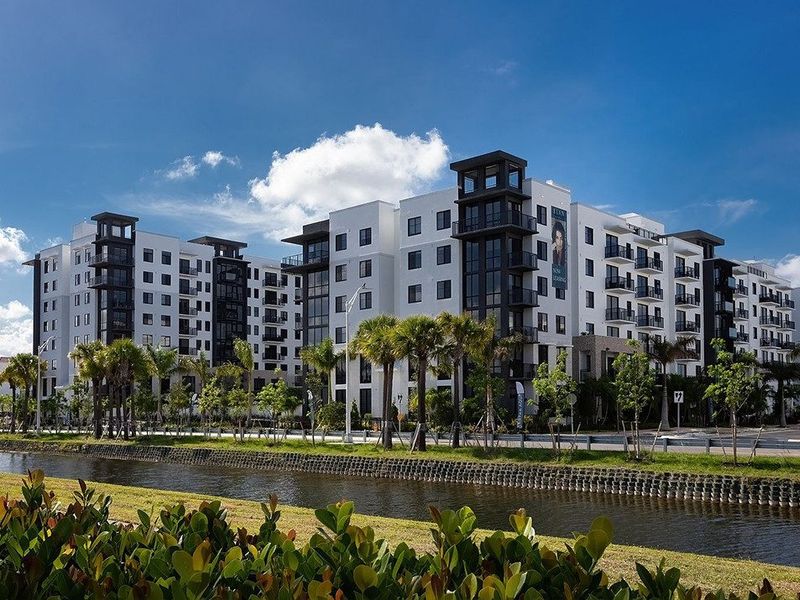 Centrico by Windsor Apartments photo