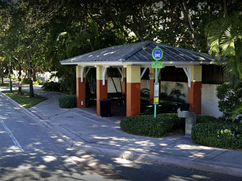 Crandon Blvd & Ocean LA Dr photo