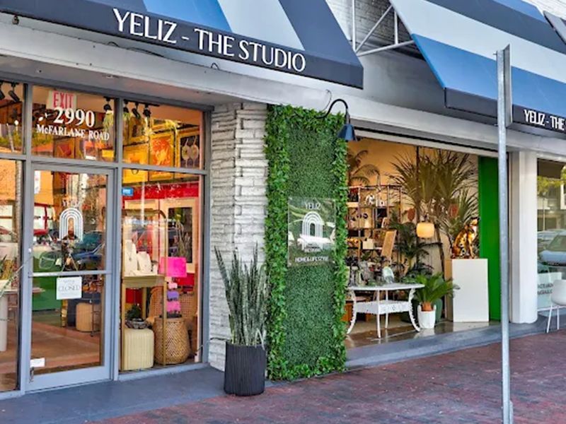 Yeliz - The Studio photo