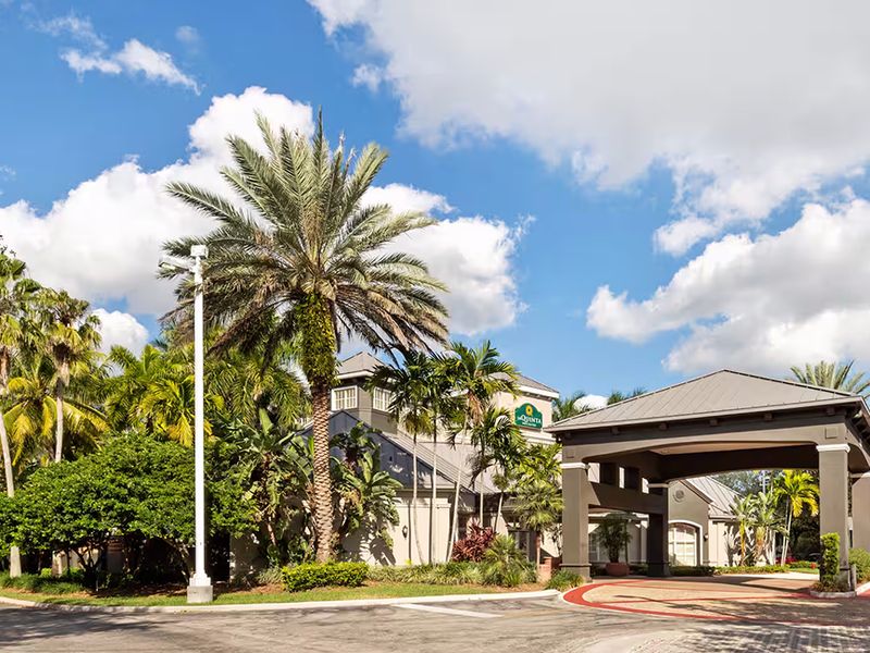 La Quinta Inn & Suites by Wyndham Ft Lauderdale Plantation photo