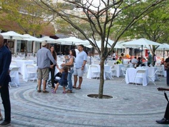 Giralda Plaza photo