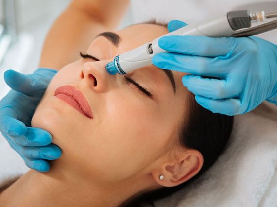 Rozi Eyebrow salon photo