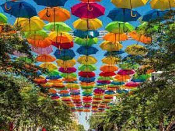 Giralda Plaza photo