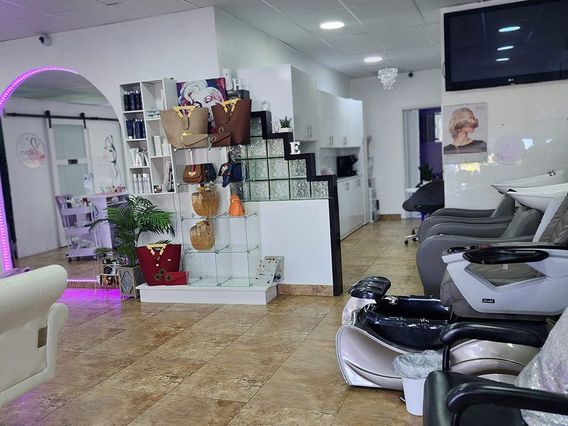 D'Luxury Beauty Salon & Spa photo