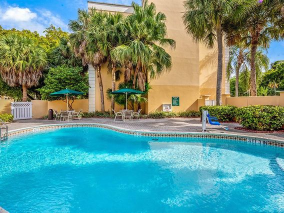 La Quinta Inn & Suites by Wyndham photo