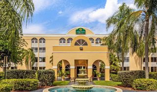 La Quinta Inn & Suites by Wyndham