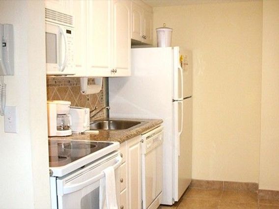 Commodore Inn the Grove photo