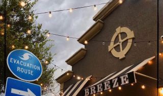 Breeze Whisky Lounge